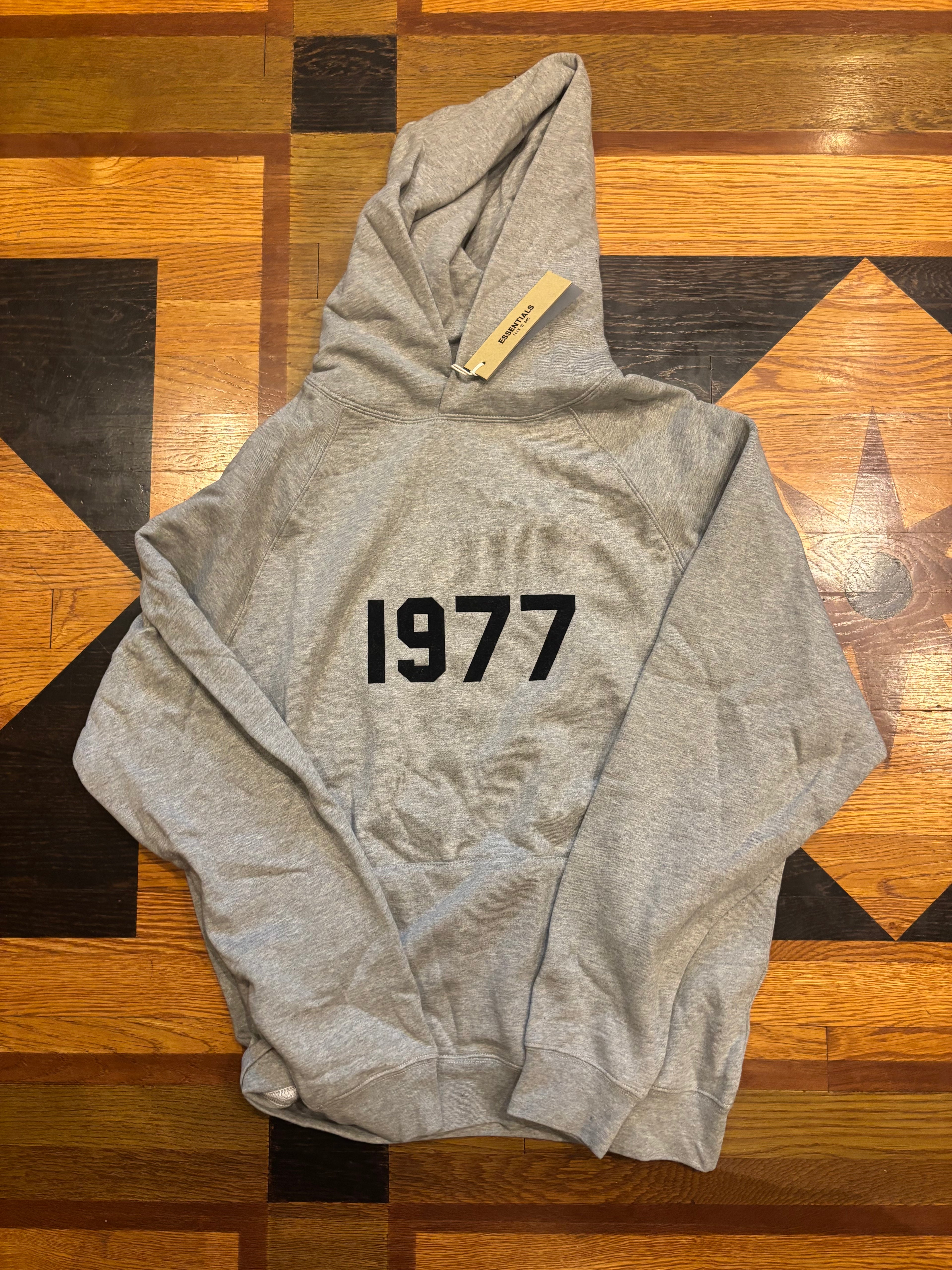 BRAND NEW! Essentials 1977 Gray Graphic Logo  Men's L premium quality replica not authentic