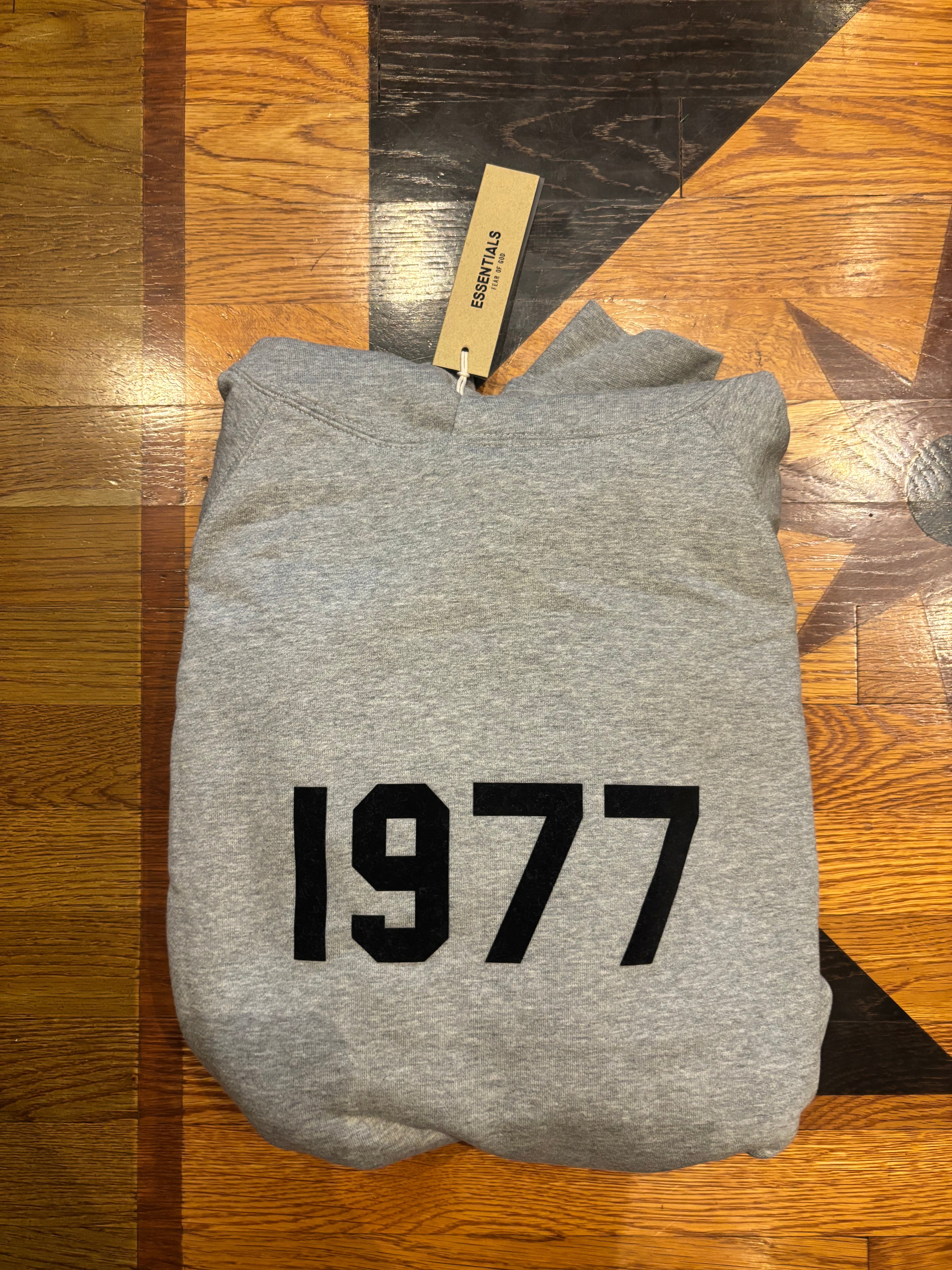BRAND NEW! Essentials 1977 Gray Graphic Logo  Men's L premium quality replica not authentic